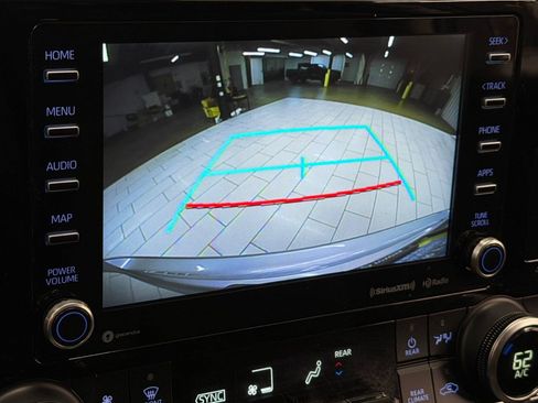 Used 2020 Toyota Highlander LE AWD/4WD image 28