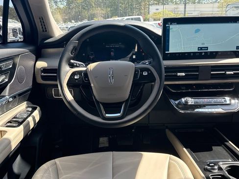 New 2026 Lincoln Corsair Premiere image 14