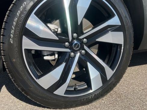 New 2025 Volvo XC40 B5 Ultra w/ Climate Package image 28