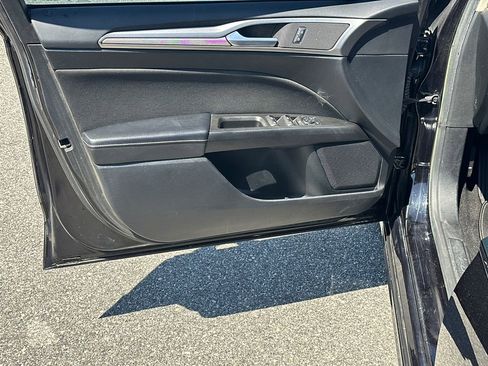Used 2019 Ford Fusion SE FWD image 10