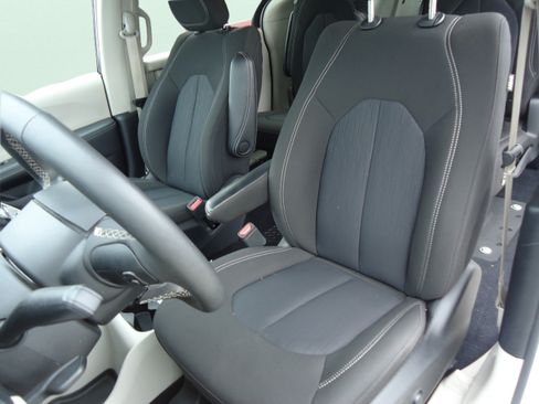 Used 2023 Chrysler Voyager LX FWD image 28