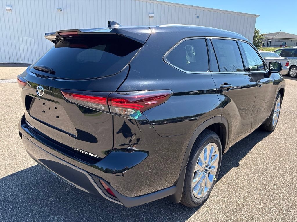 Certified 2026 Toyota Highlander Limited AWD/4WD image 7