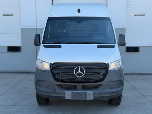 Used 2021 Mercedes-Benz Sprinter 2500 image 8