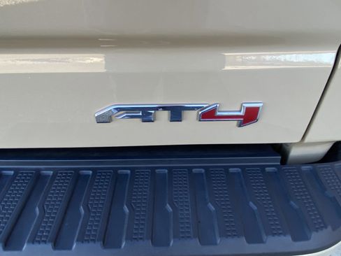 Used 2023 GMC Sierra 1500 AT4 w/ Technology Package image 8