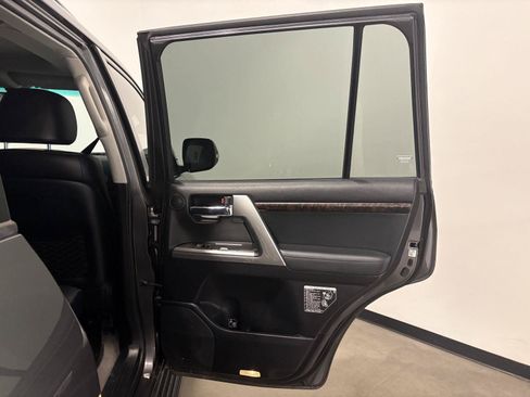 Used 2015 Toyota Land Cruiser AWD/4WD image 39
