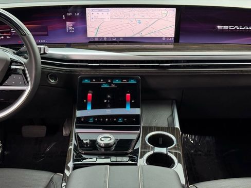 Certified 2025 Cadillac Escalade Premium Luxury w/ Touring Package image 29