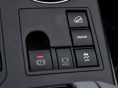 Certified 2023 Toyota Highlander XLE image 33