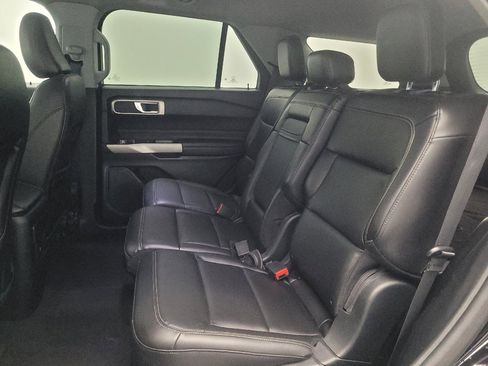 Used 2023 Ford Explorer XLT w/ Equipment Group 202A AWD/4WD image 18