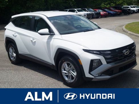 New 2025 Hyundai Tucson SE image 3