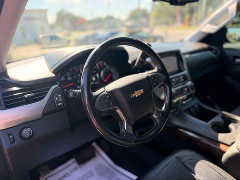 Used 2020 Chevrolet Suburban LT RWD image 12