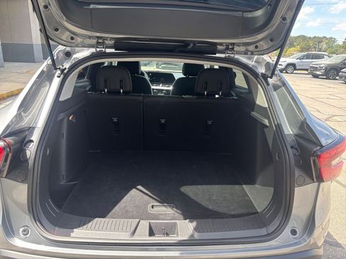 Used 2025 Chevrolet Trax LT w/ LT Convenience Package image 31