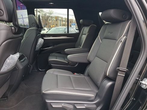 Used 2025 Cadillac Escalade Premium Luxury image 13