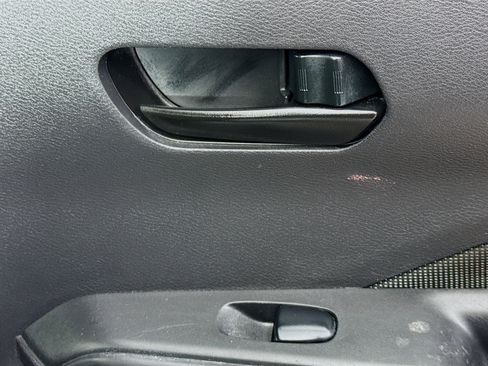 Used 2020 Nissan Kicks S image 27