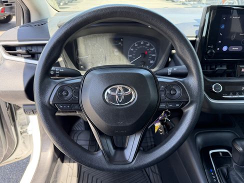 Used 2024 Toyota Corolla LE FWD image 17