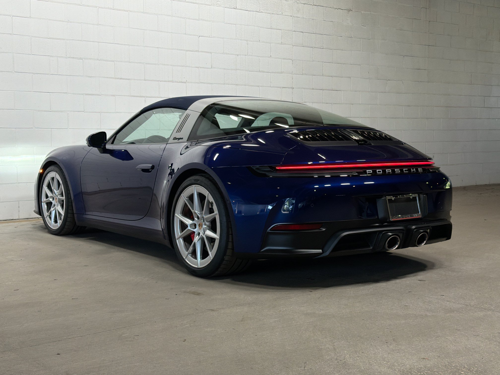 Certified 2026 Porsche 911 Targa 4 GTS AWD/4WD image 3