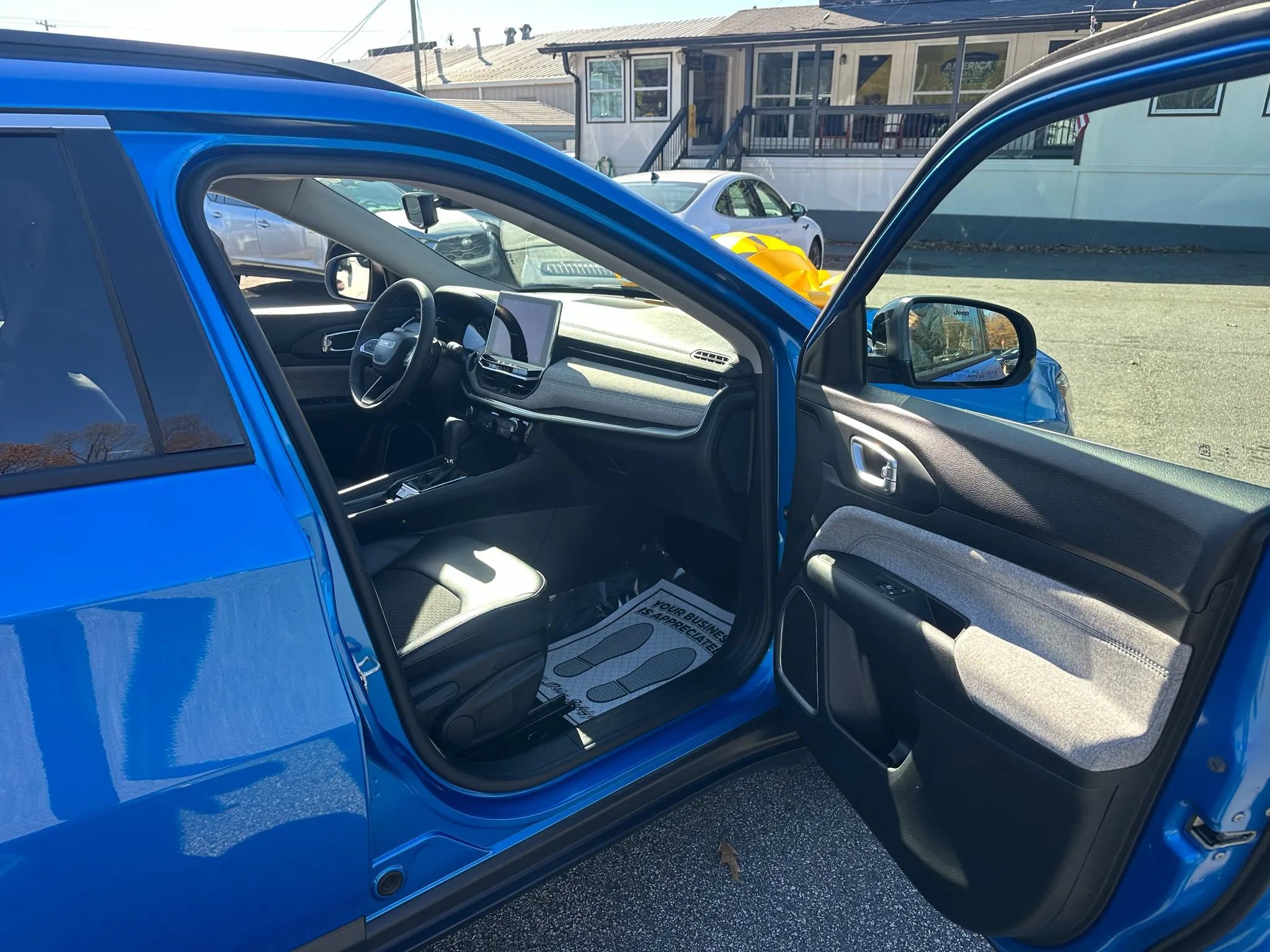Used 2022 Jeep Compass Latitude FWD image 9