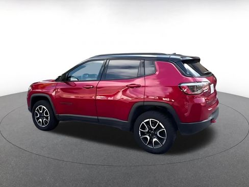Used 2025 Jeep Compass Trailhawk AWD/4WD image 8