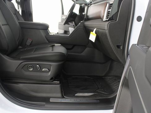 New 2026 GMC Sierra 3500 Denali w/ Denali Reserve Package image 26