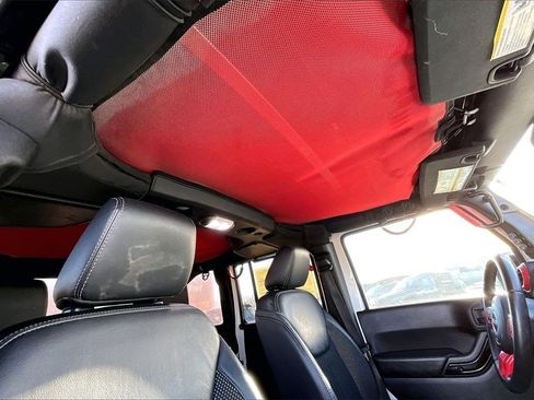 Used 2016 Jeep Wrangler Unlimited Sahara image 22