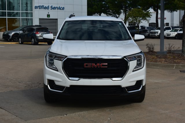 Used 2023 GMC Terrain SLE w/ Driver Convenience Package FWD image 2