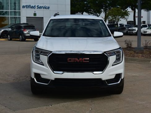 Used 2023 GMC Terrain SLE w/ Driver Convenience Package FWD image 2