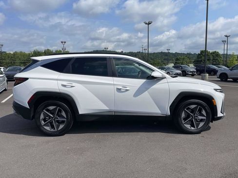 Used 2026 Hyundai Tucson SEL FWD image 2