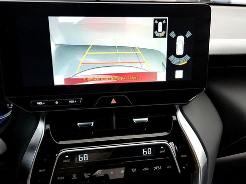 Certified 2023 Toyota Venza Nightshade image 31