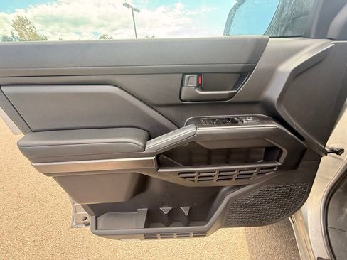 Used 2025 Toyota 4Runner SR5 AWD/4WD image 16