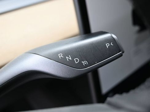 Used 2022 Tesla Model Y Long Range AWD/4WD image 22