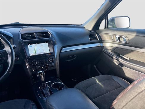 Used 2018 Ford Explorer XLT w/ Equipment Group 202A image 27