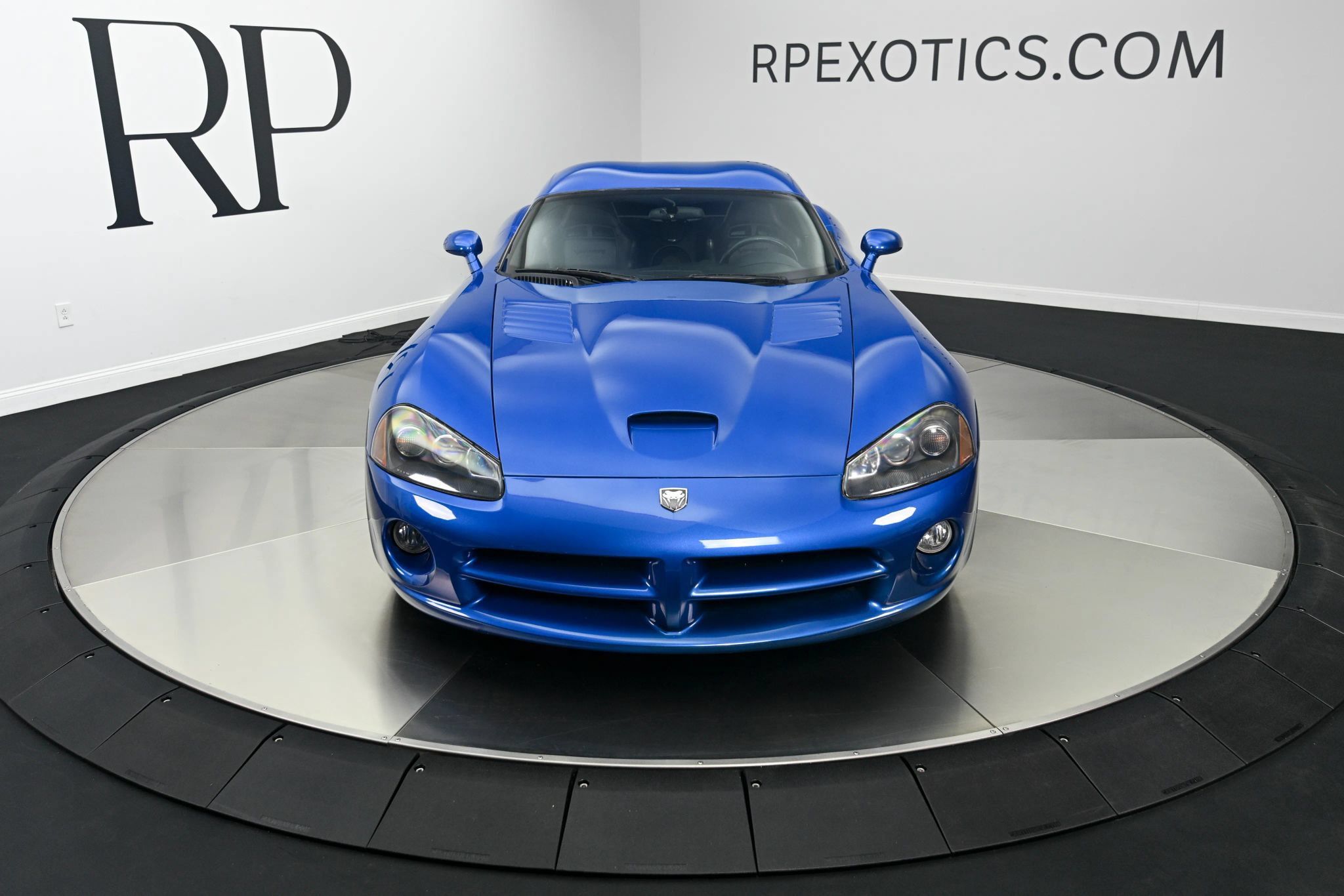 Used 2006 Dodge Viper SRT-10 RWD image 2