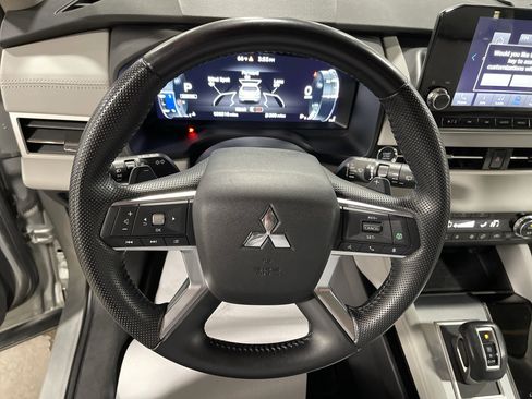 Used 2023 Mitsubishi Outlander SEL image 18