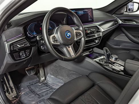 Certified 2023 BMW 530e xDrive w/ Premium Package image 19