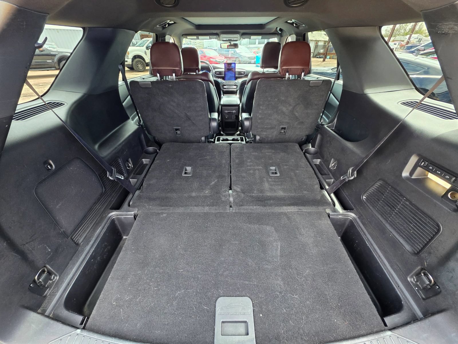 Used 2020 Ford Explorer Platinum w/ Premium Technology Package AWD/4WD image 9