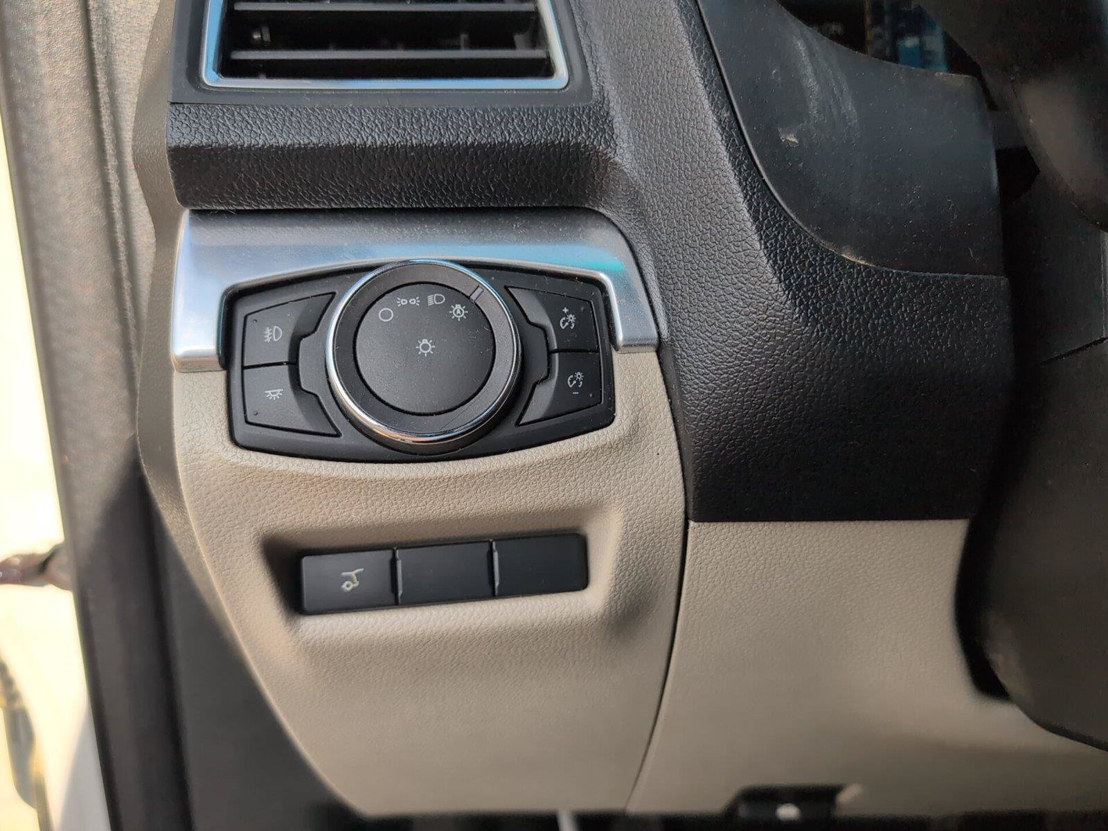 Used 2018 Ford Explorer Limited w/ Ford Safe & Smart Package FWD image 26