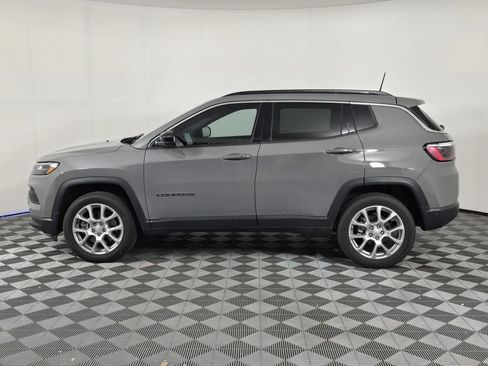 Used 2023 Jeep Compass Latitude AWD/4WD image 4