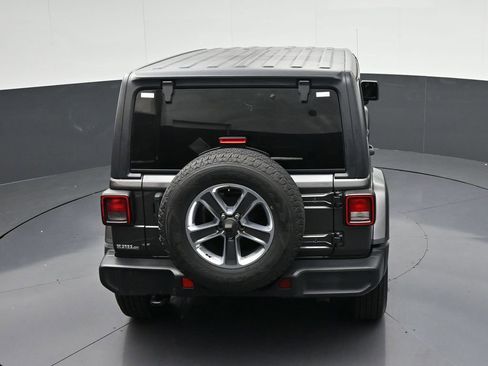 Used 2018 Jeep Wrangler Unlimited Sahara AWD/4WD image 24
