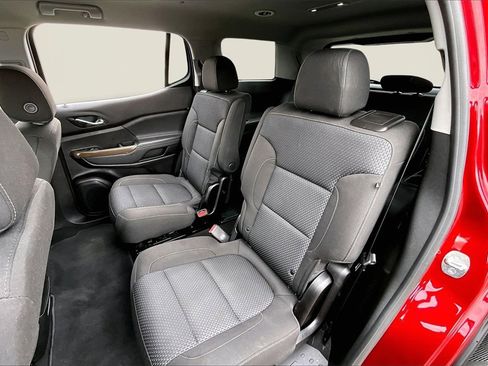 Used 2023 GMC Acadia SLE image 26