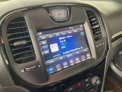 Used 2019 Chrysler 300 S RWD image 7