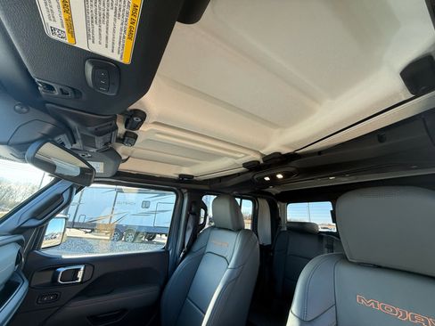 Used 2025 Jeep Gladiator Mojave w/ Convenience Group image 19