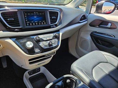 Used 2021 Chrysler Voyager Lxi FWD image 20