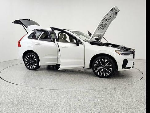 Certified 2026 Volvo XC60 B5 Ultra AWD/4WD image 10
