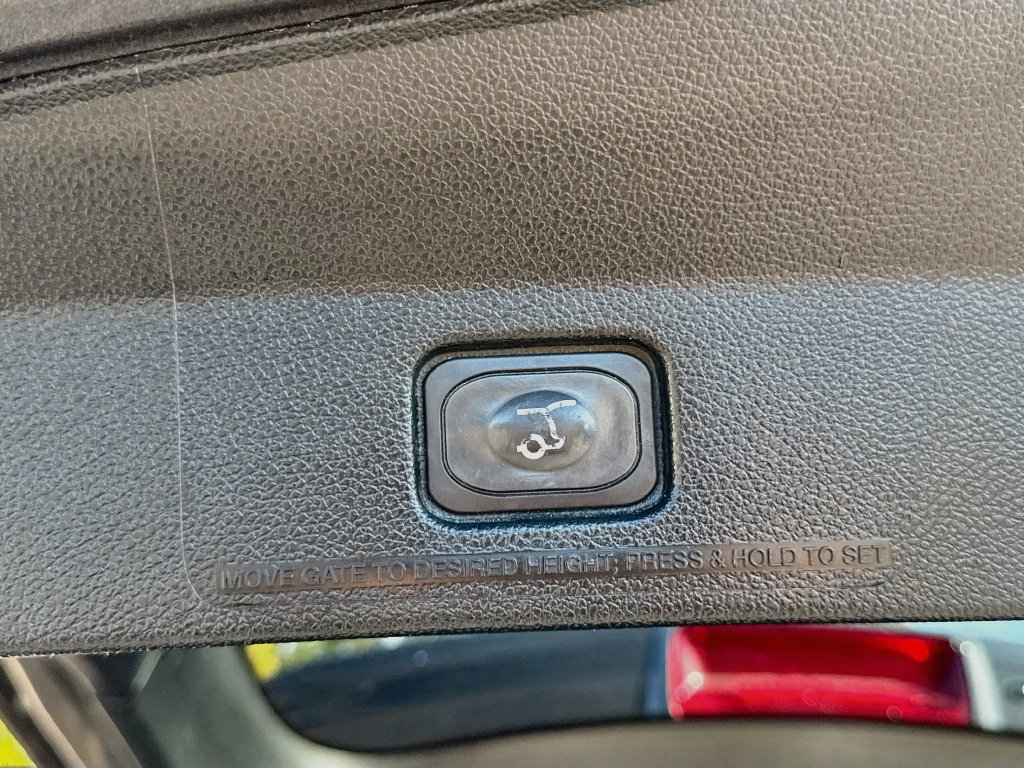 Used 2018 Ford Explorer XLT w/ Equipment Group 202A FWD image 36