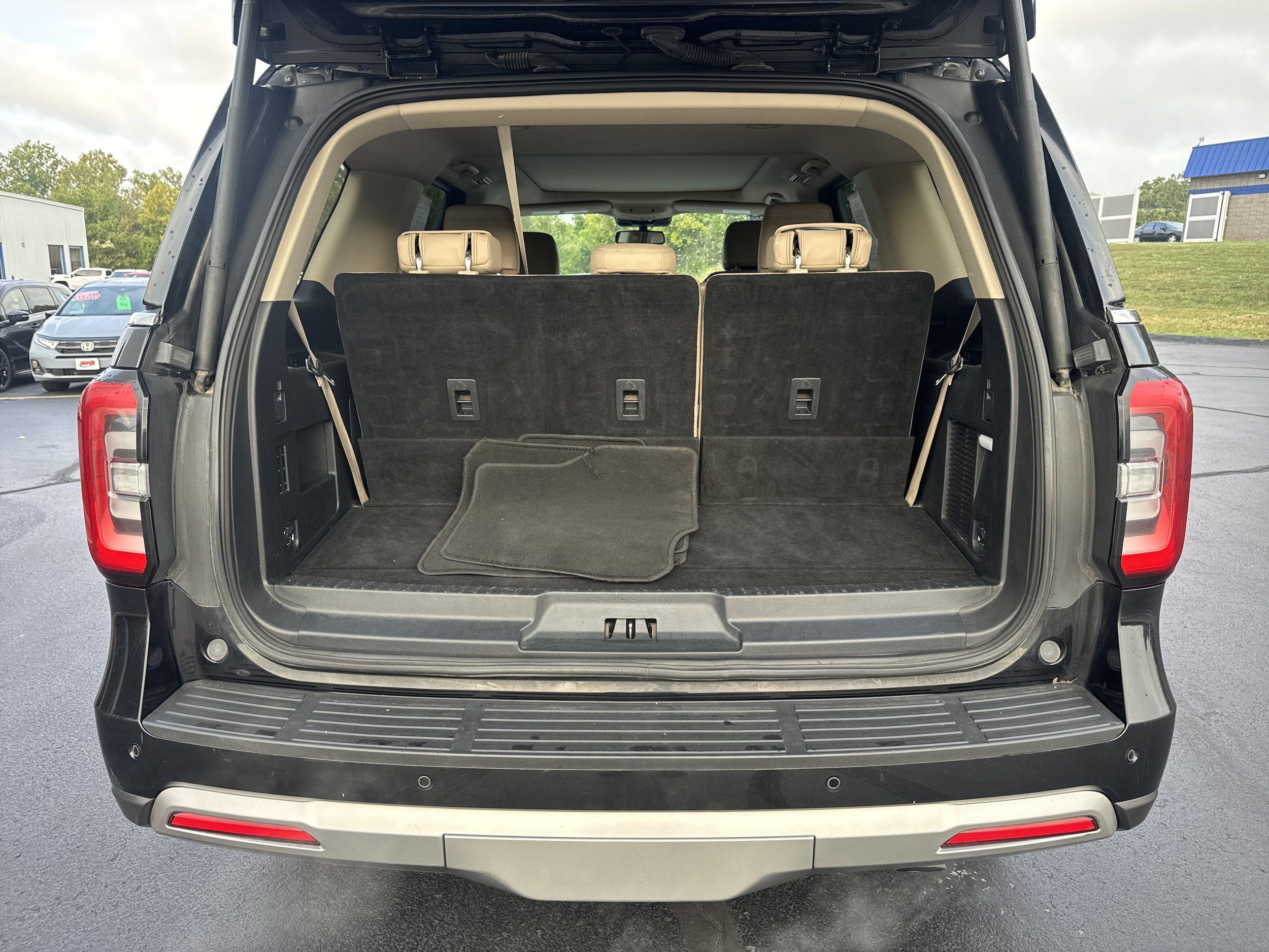 Used 2024 Ford Expedition Limited AWD/4WD image 15