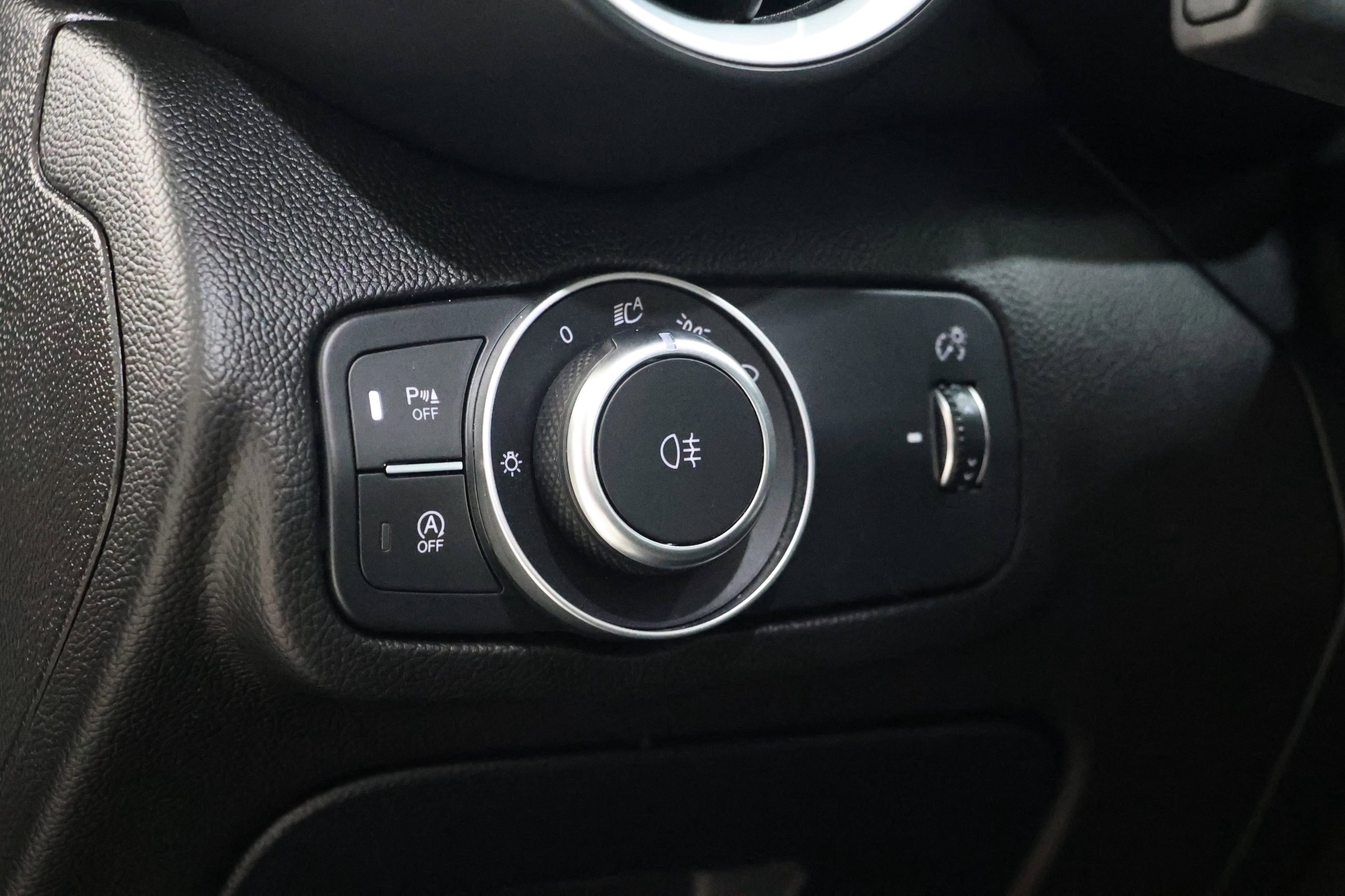 Certified 2023 Alfa Romeo Giulia Veloce AWD/4WD image 19