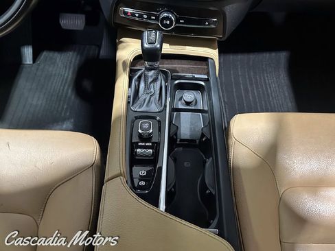 Used 2019 Volvo XC90 T6 Momentum image 38