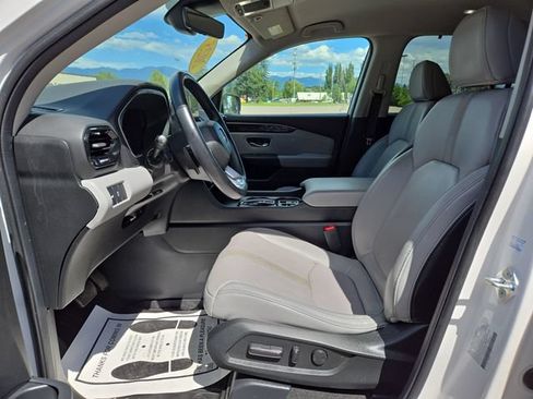 Used 2025 Honda Pilot EX-L image 3
