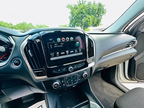 Used 2019 Chevrolet Traverse LT FWD image 17