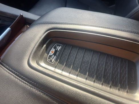 Used 2019 Cadillac Escalade Premium Luxury image 33