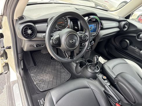 Used 2021 MINI Cooper 2-Door Hardtop FWD image 11